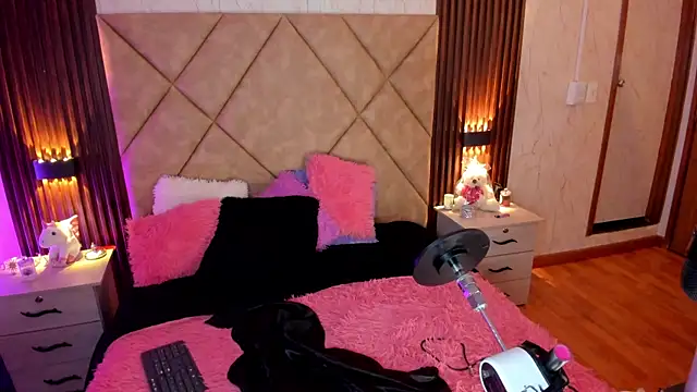 Snapshot of SummersAngel chatting on December 17, 2025, 2:44 pm SummersAngel online show from December 17, 2025, 2:44 pm