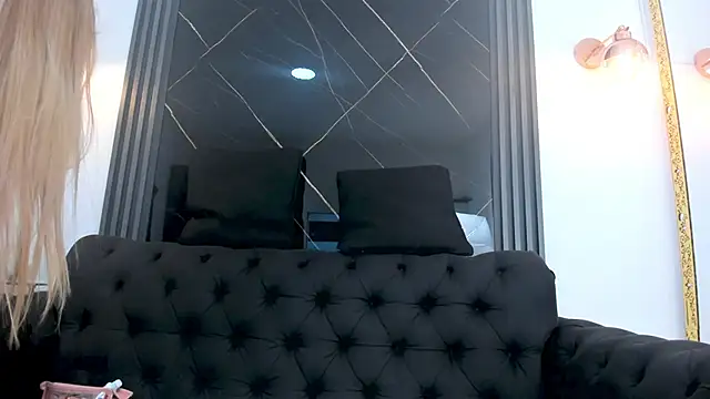 EvaaLovia1 online show from October 10, 2025, 2:07 pm