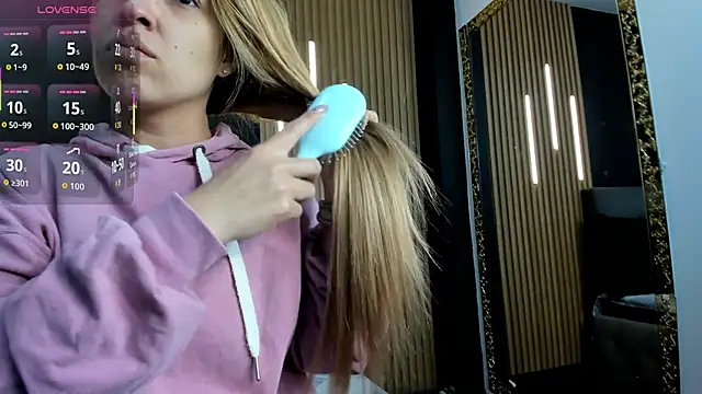 EvaaLovia1 online show from April 16, 2026, 1:23 pm