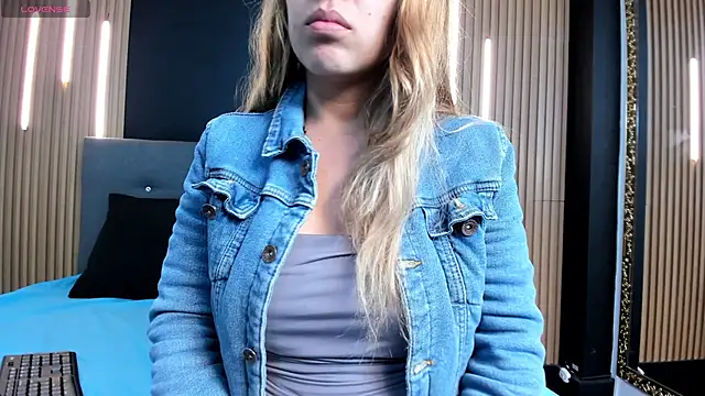 EvaaLovia1 online show from April 8, 2026, 1:34 pm