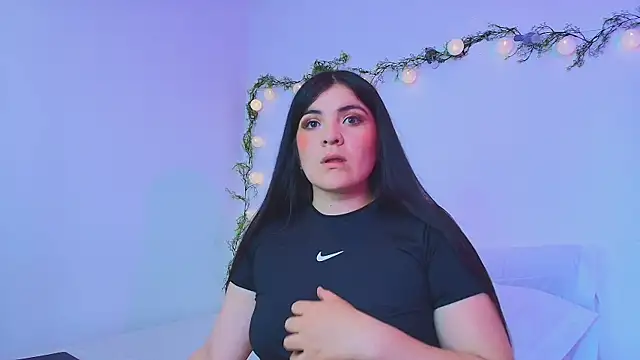 Amara vega online show from April 17, 2026, 2:09 pm