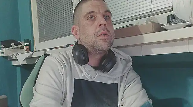 YouWantMe666 online show from February 13, 2025, 8:45 pm