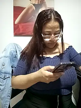 skarleth001 online show from March 5, 2025, 4:24 am