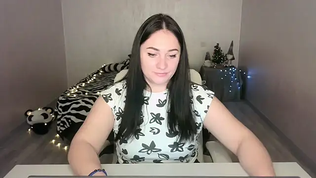 Snapshot of Emelyblum chatting on January 22, 2025, 12:27 am Emelyblum online show from January 22, 2025, 12:27 am