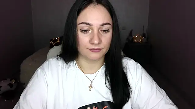 Snapshot of Emelyblum chatting on March 14, 2025, 11:23 am Emelyblum online show from March 14, 2025, 11:23 am