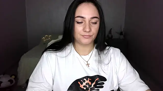 Snapshot of Emelyblum chatting on March 23, 2025, 12:58 am Emelyblum online show from March 23, 2025, 12:58 am