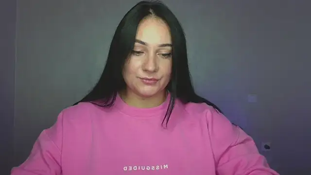 Snapshot of Emelyblum chatting on September 23, 2025, 8:27 pm Emelyblum online show from September 23, 2025, 8:27 pm