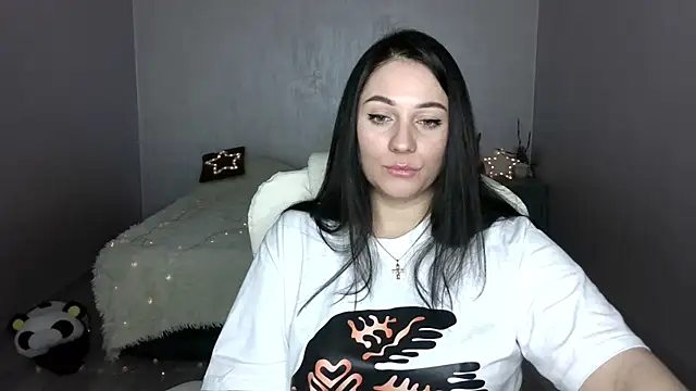 Snapshot of Emelyblum chatting on March 6, 2025, 5:03 am Emelyblum online show from March 6, 2025, 5:03 am