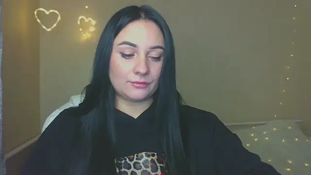 Snapshot of Emelyblum chatting on October 16, 2025, 12:24 pm Emelyblum online show from October 16, 2025, 12:24 pm