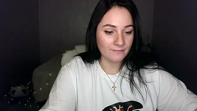 Snapshot of Emelyblum chatting on March 1, 2025, 6:24 am Emelyblum online show from March 1, 2025, 6:24 am