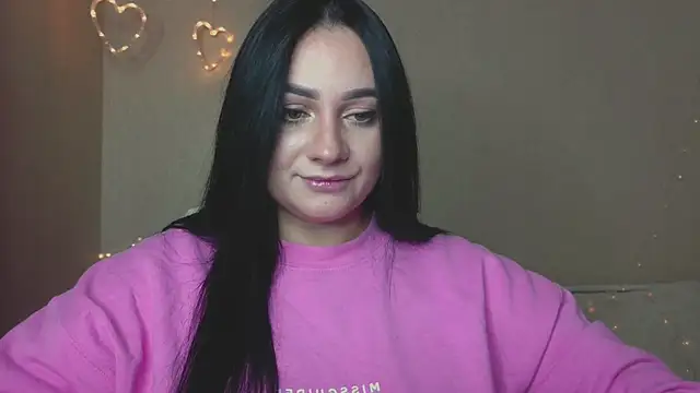 Snapshot of Emelyblum chatting on October 24, 2025, 11:04 pm Emelyblum online show from October 24, 2025, 11:04 pm