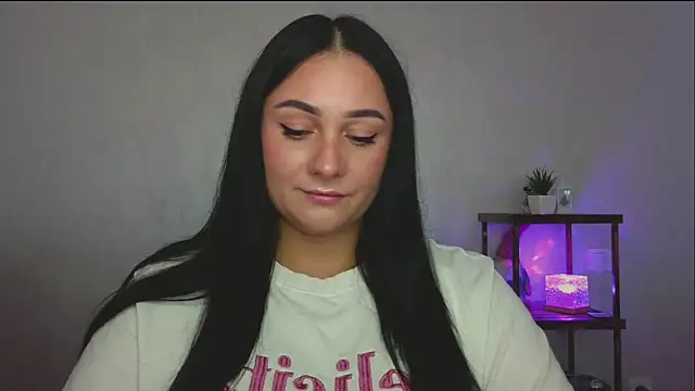 Snapshot of Emelyblum chatting on September 9, 2025, 12:47 pm Emelyblum online show from September 9, 2025, 12:47 pm