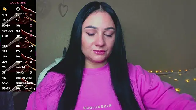 Snapshot of Emelyblum chatting on November 10, 2025, 10:48 pm Emelyblum online show from November 10, 2025, 10:48 pm