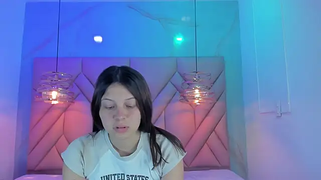 Snapshot of AngelaaCute_ chatting on June 10, 2026, 12:06 pm AngelaaCute online show from June 10, 2026, 12:06 pm
