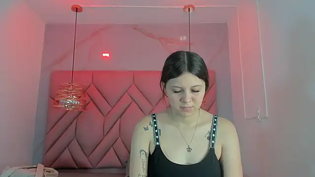 Snapshot of AngelaaCute_ chatting on May 23, 2026, 6:18 pm AngelaaCute online show from May 23, 2026, 6:18 pm