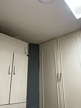 Taniabonet online show from April 18, 2026, 1:24 pm