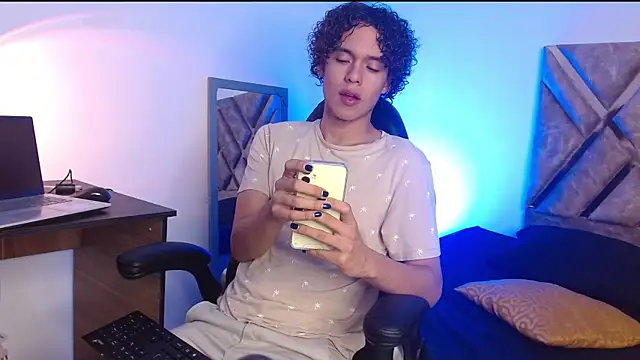 Snapshot of nickolas_moon chatting on February 26, 2025, 3:43 pm nickolas moon online show from February 26, 2025, 3:43 pm