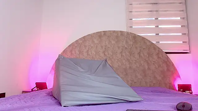 anisha x online show from November 24, 2025, 7:25 pm