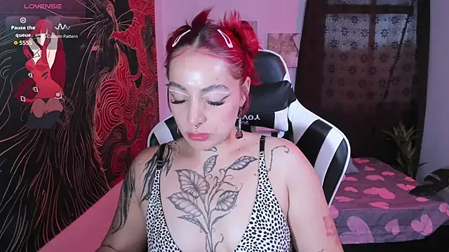 Snapshot of annika_taylor chatting on July 16, 2026, 11:02 pm annika taylor online show from July 16, 2026, 11:02 pm