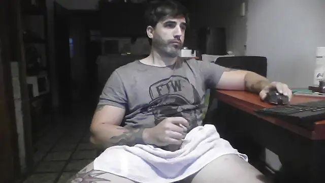 ozzypsico13 online show from April 16, 2026, 9:37 pm