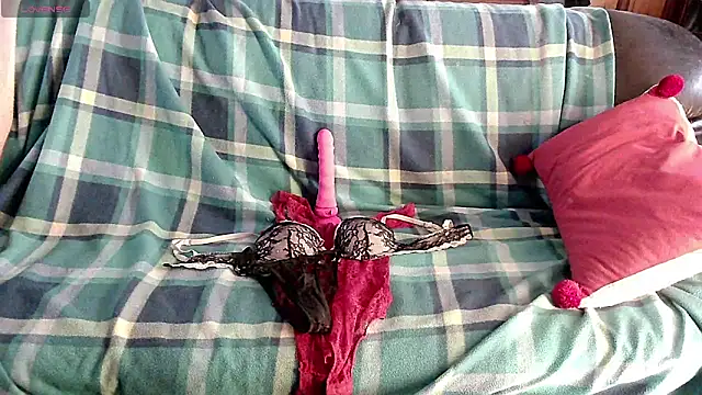 LauraMonolo online show from April 30, 2026, 5:58 am