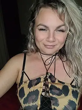 Snapshot of candy_queeen chatting on July 7, 2026, 10:02 pm candy queeen online show from July 7, 2026, 10:02 pm