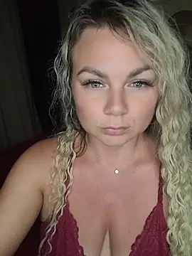 Snapshot of candy_queeen chatting on July 30, 2026, 11:04 pm candy queeen online show from July 30, 2026, 11:04 pm