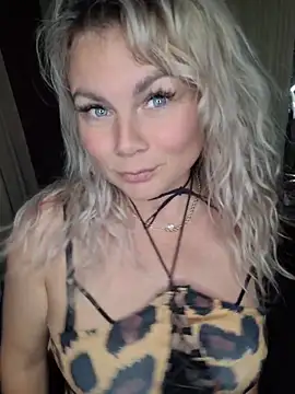 Snapshot of candy_queeen chatting on June 8, 2026, 12:27 am candy queeen online show from June 8, 2026, 12:27 am
