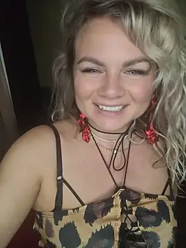 Snapshot of candy_queeen chatting on July 10, 2026, 4:23 am candy queeen online show from July 10, 2026, 4:23 am