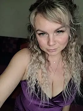 candy queeen online show from November 27, 2025, 10:27 am