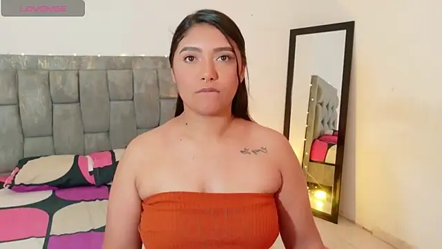 Snapshot of DIANEE_01 chatting on May 19, 2026, 11:34 pm DIANEE 01 online show from May 19, 2026, 11:34 pm
