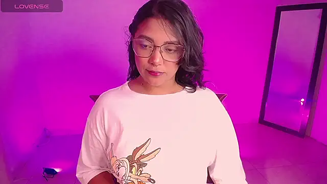 DIANEE 01 online show from October 14, 2025, 11:58 pm