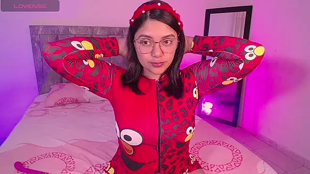 DIANEE 01 online show from November 13, 2025, 12:36 am