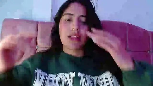 Snapshot of Paris-love chatting on January 4, 2025, 9:00 am Paris-love online show from January 4, 2025, 9:00 am