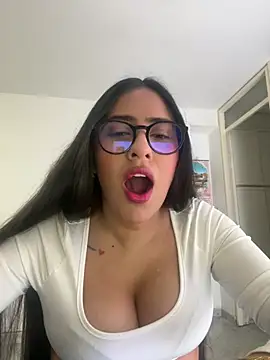 Snapshot of Paris-love chatting on March 20, 2025, 11:34 pm Paris-love online show from March 20, 2025, 11:34 pm