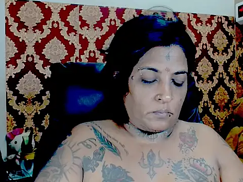 Snapshot of Indiancatz2 chatting on February 4, 2026, 4:02 pm Indiancatz2 online show from February 4, 2026, 4:02 pm