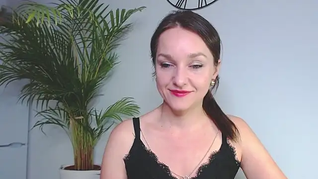 Snapshot of AliciaDesire chatting on December 12, 2024, 6:31 pm AliciaDesire online show from December 12, 2024, 6:31 pm