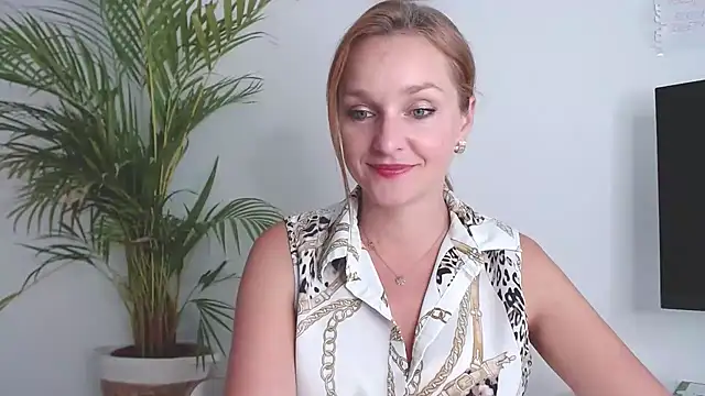 Snapshot of AliciaDesire chatting on October 15, 2025, 1:30 pm AliciaDesire online show from October 15, 2025, 1:30 pm