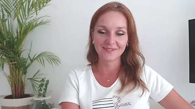 Snapshot of AliciaDesire chatting on September 10, 2025, 1:10 pm AliciaDesire online show from September 10, 2025, 1:10 pm