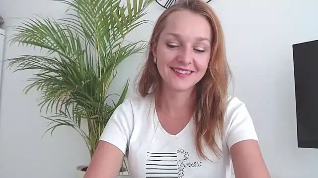 Snapshot of AliciaDesire chatting on October 20, 2025, 1:00 pm AliciaDesire online show from October 20, 2025, 1:00 pm