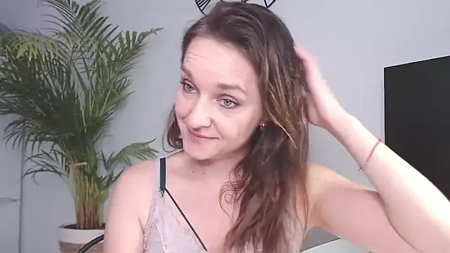 Snapshot of AliciaDesire chatting on January 27, 2025, 7:56 am AliciaDesire online show from January 27, 2025, 7:56 am