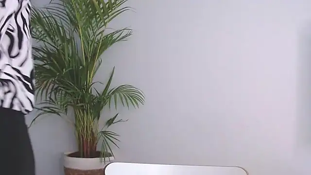 Snapshot of AliciaDesire chatting on October 17, 2025, 5:55 am AliciaDesire online show from October 17, 2025, 5:55 am