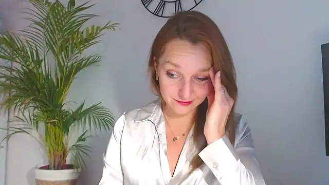 Snapshot of AliciaDesire chatting on November 26, 2025, 2:06 pm AliciaDesire online show from November 26, 2025, 2:06 pm