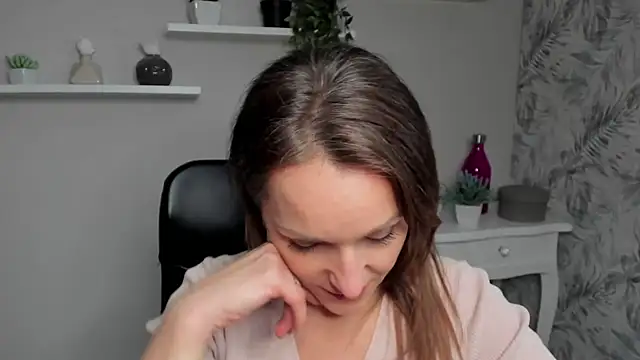 Snapshot of AliciaDesire chatting on February 20, 2025, 2:46 pm AliciaDesire online show from February 20, 2025, 2:46 pm