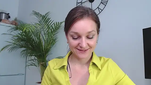 Snapshot of AliciaDesire chatting on January 13, 2025, 10:47 am AliciaDesire online show from January 13, 2025, 10:47 am