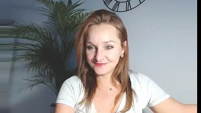 Snapshot of AliciaDesire chatting on November 19, 2025, 1:55 pm AliciaDesire online show from November 19, 2025, 1:55 pm