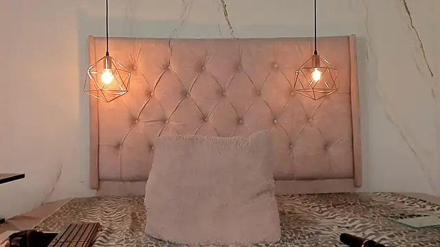 zamira 44 online show from December 2, 2025, 1:35 pm