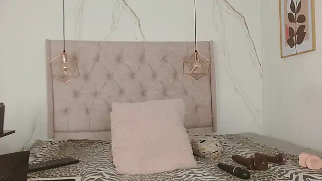 zamira 44 online show from October 12, 2025, 1:12 pm