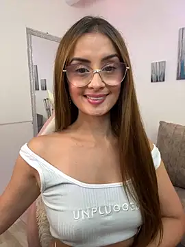 MiaaLoren online show from October 1, 2025, 4:44 pm