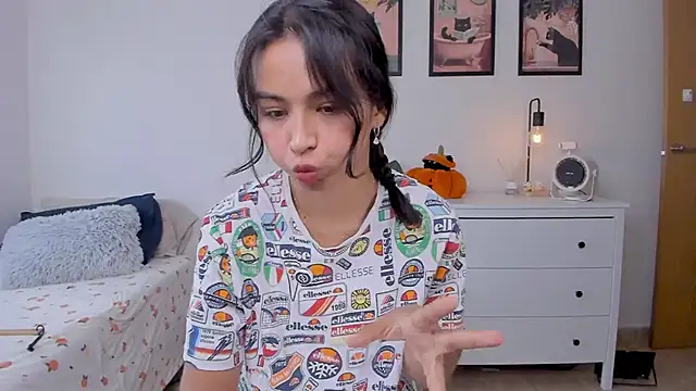 Snapshot of Adriennesexxx chatting on September 30, 2025, 4:35 pm Adriennesexxx online show from September 30, 2025, 4:35 pm